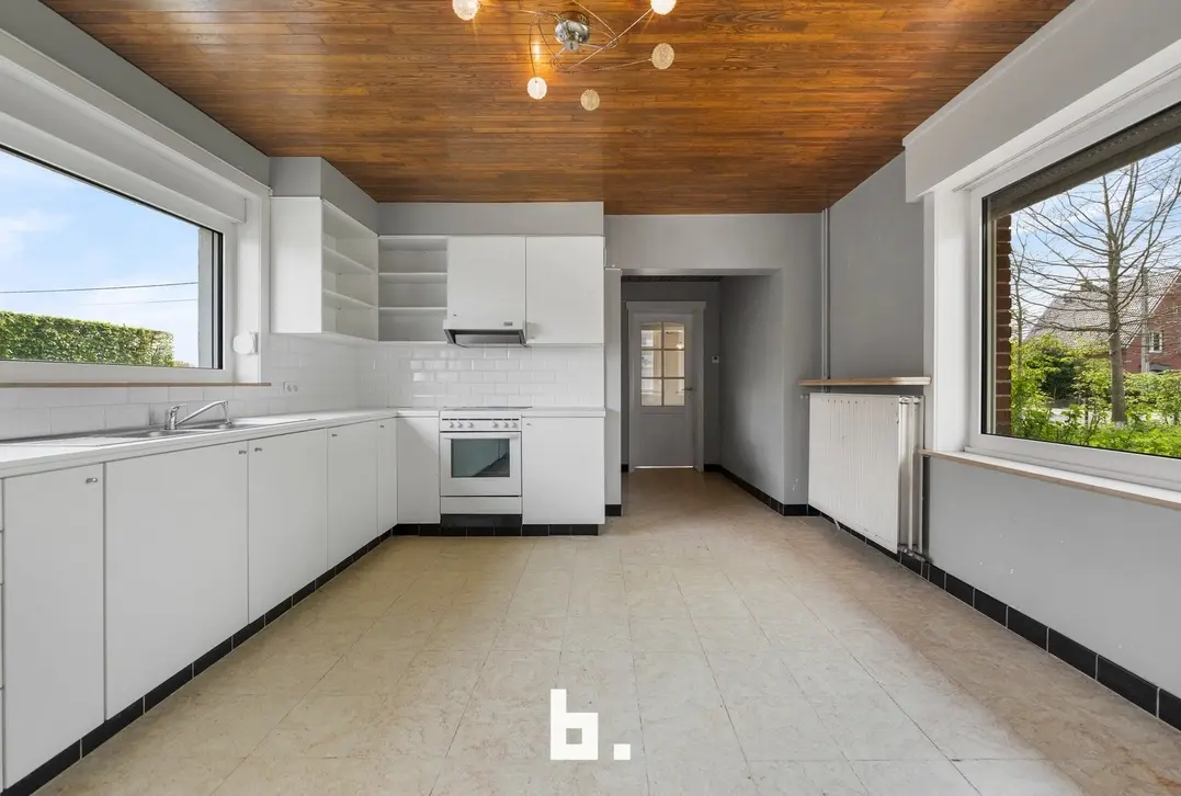 Karaktervolle renovatiewoning met ruime oprit in Kuurne - Kuurne