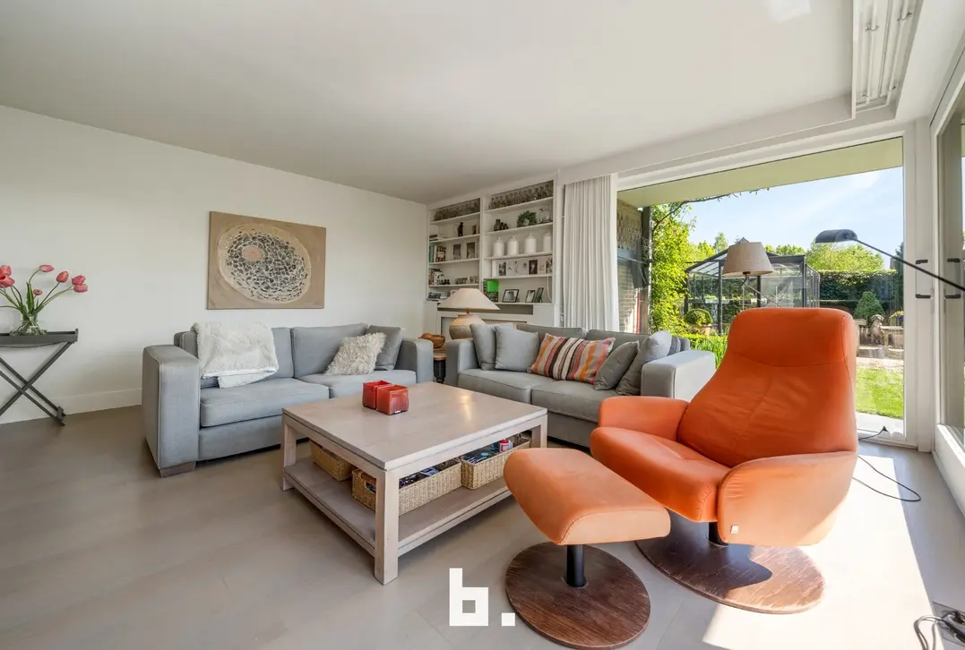 Discrete verkoop van uitzonderlijk grote villa - Varsenare