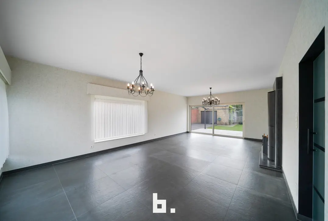 Halfopen woning met garage en tuin in Sint-Andries - Sint-Andries