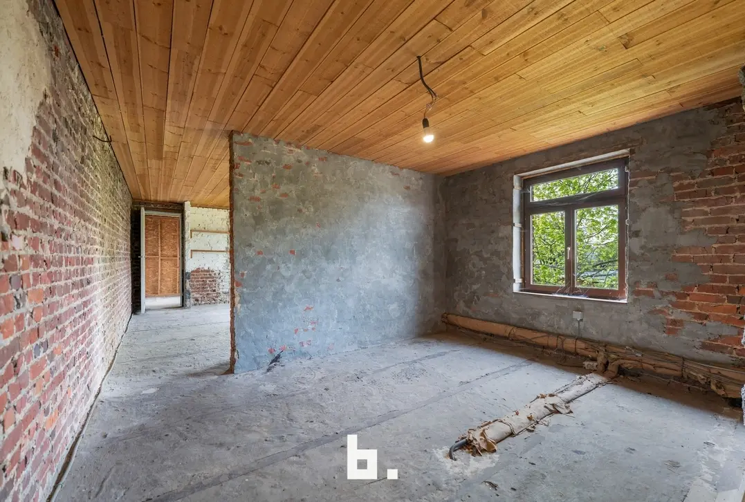 Karaktervolle renovatiewoning met ruime oprit in Kuurne - Kuurne