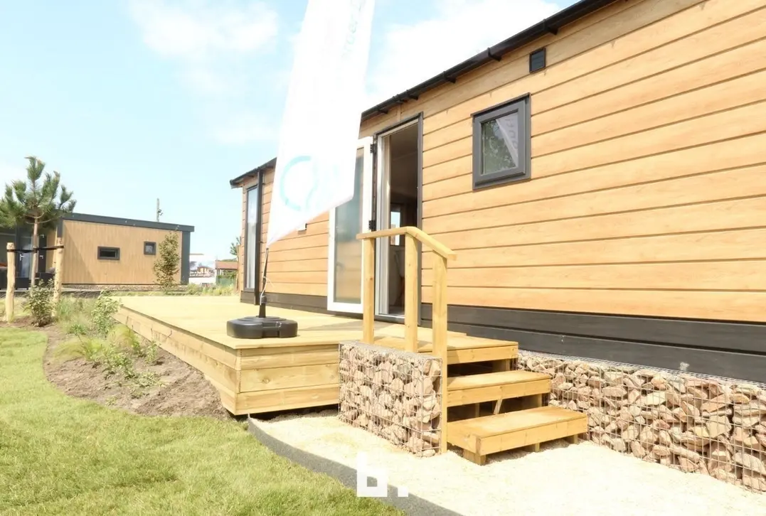 Nieuwe  chalets op topligging vlak tegen de zee te Wenduine  - De Haan