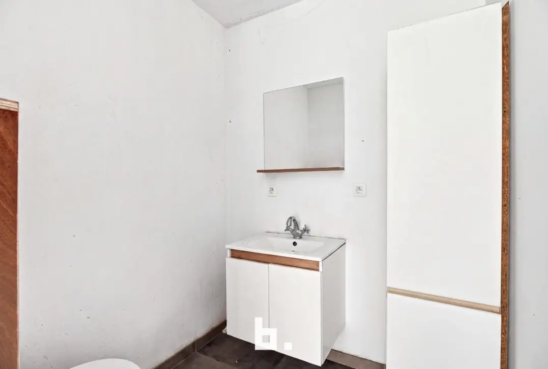 Unieke opportuniteit! Magazijn met mogelijkheid tot aankoop van 2 Appartementen.  - Roeselare