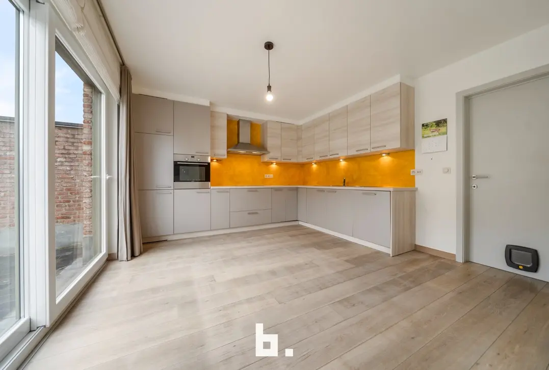 Instapkare halfopen bebouwing met 4 slaapkamers en garage op zeer gegeerde ligging! - Sint-Andries