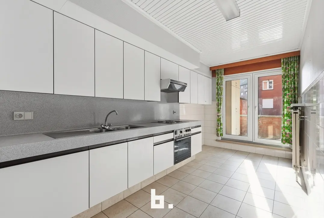 Ruim 3-slaapkamer appartement  in hartje Roeselare - Roeselare