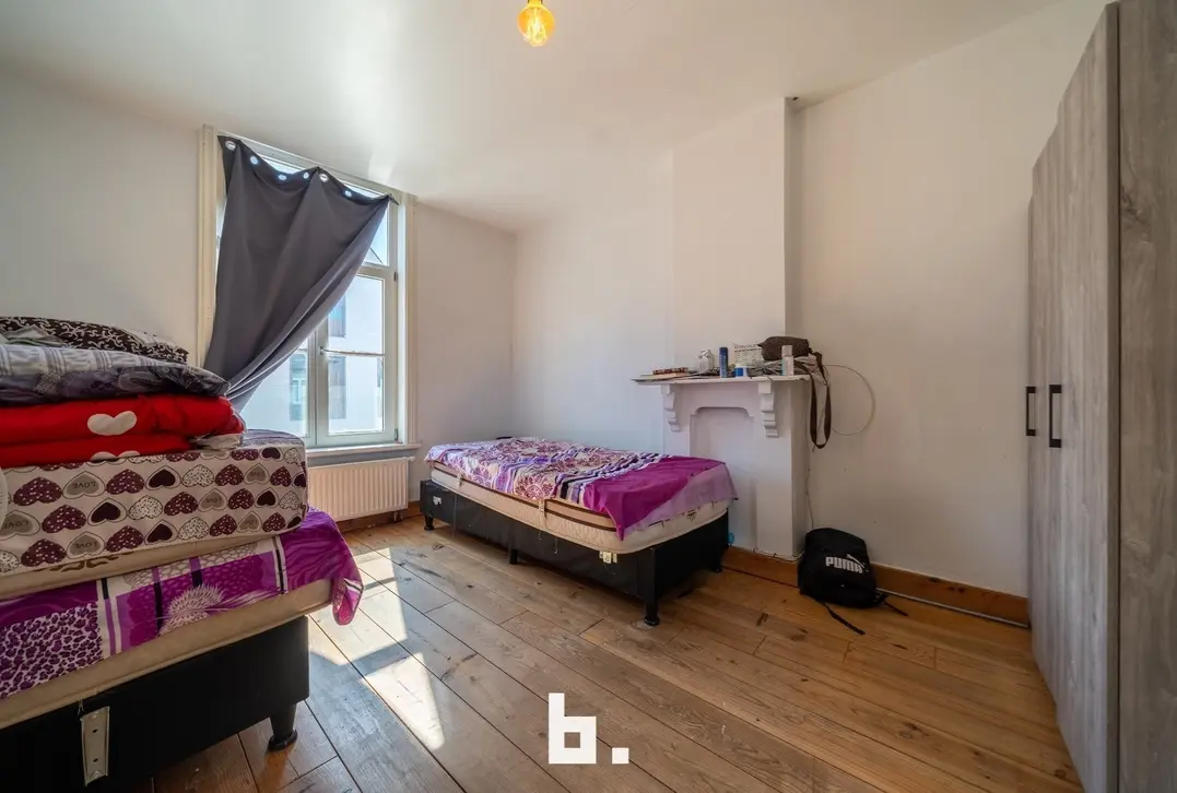 Instapklare hoekwoning met 4 slaapkamers op zeer mooie locatie te centrum Brugge - Brugge