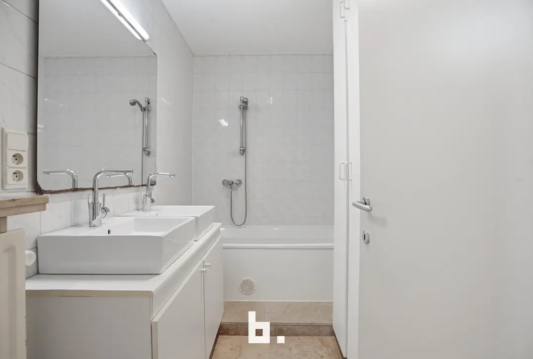 Lichtrijk appartement met twee terrassen en garage! - Roeselare