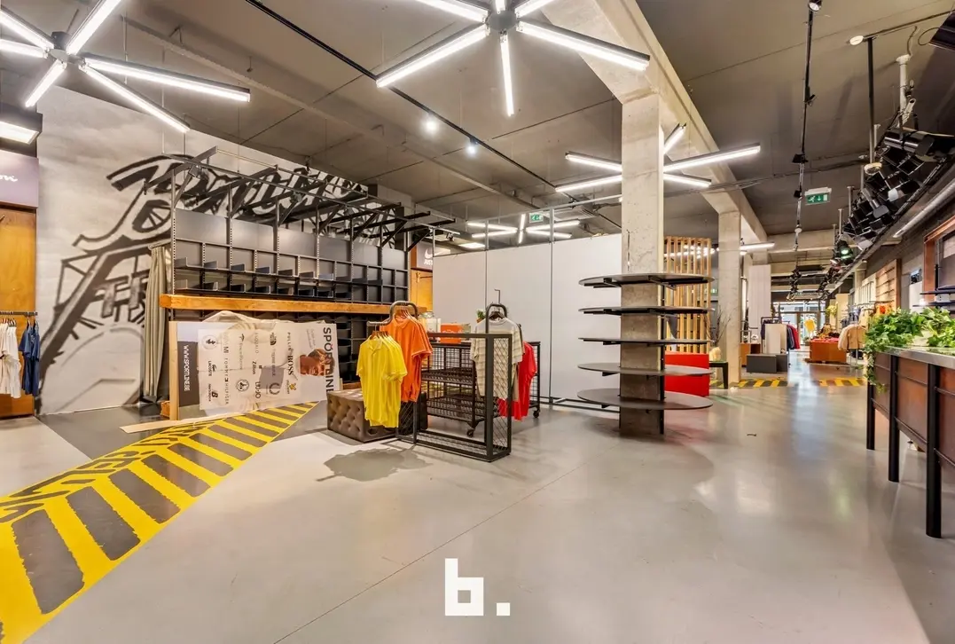 Winkelruimte van 592 m² met een ideale locatie in het hart van Roeselare! - Roeselare