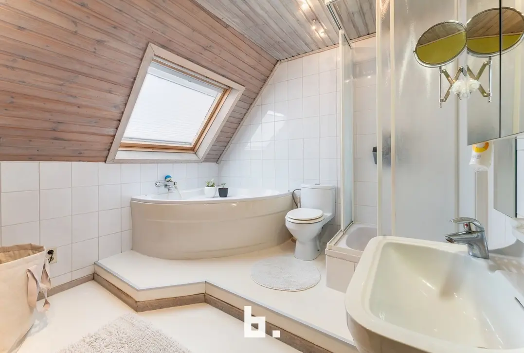 Unieke, polyvalente woning met handelsruimte, dubbele garage en atelier! - Kortrijk