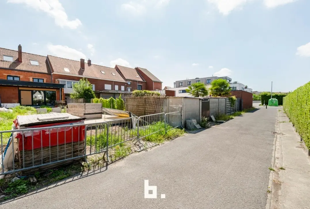 Ruime woning met enorm potentieel en reeds vergevorderde renovatie - Lichtervelde