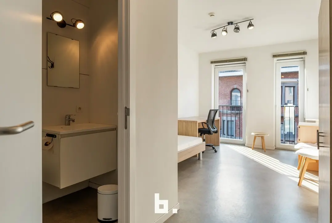Ruime, bemeubelde studentenkamer met private badkamer op toplocatie in Kortrijk! - Kortrijk