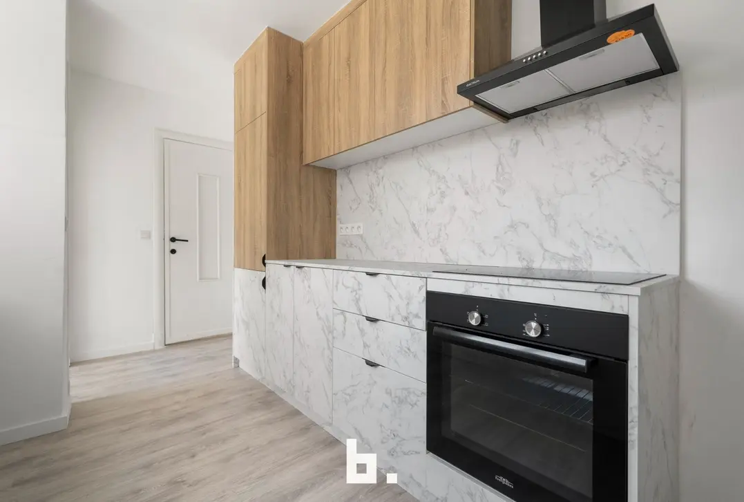 Volledig gerenoveerde woning met 4 slpks, 2 badkamers en mooie tuin op zeer centrale ligging te Gistel  - Gistel