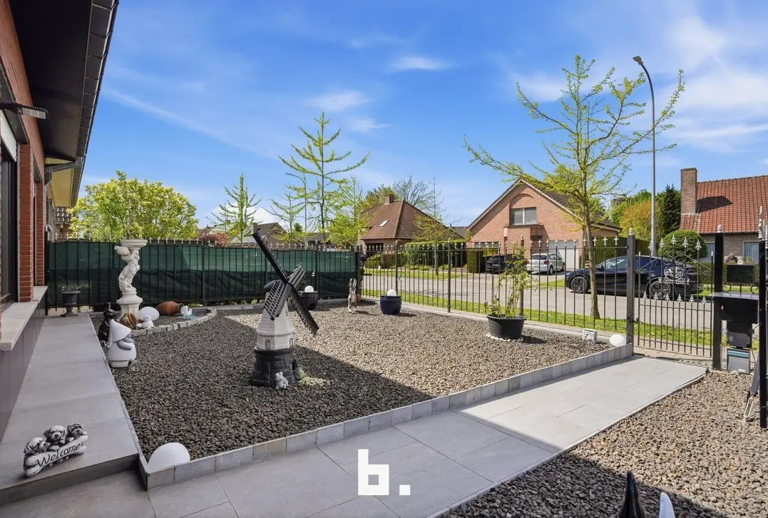 Ruime en veelzijdige woning met atelier op topligging in Izegem - Izegem