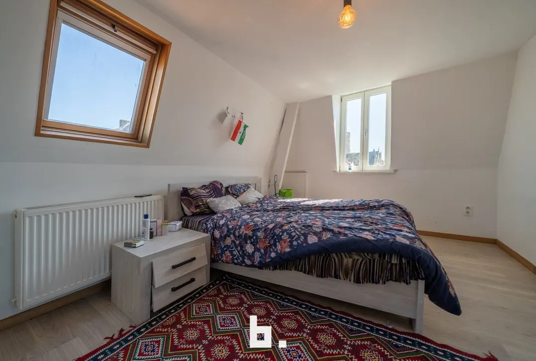 Instapklare hoekwoning met 4 slaapkamers op zeer mooie locatie te centrum Brugge - Brugge