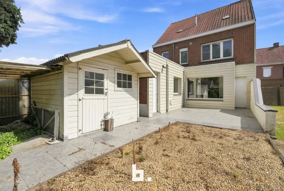 Ruime woning met garage, zonnige tuin en bakken potentieel in hartje Meulebeke! - Tielt