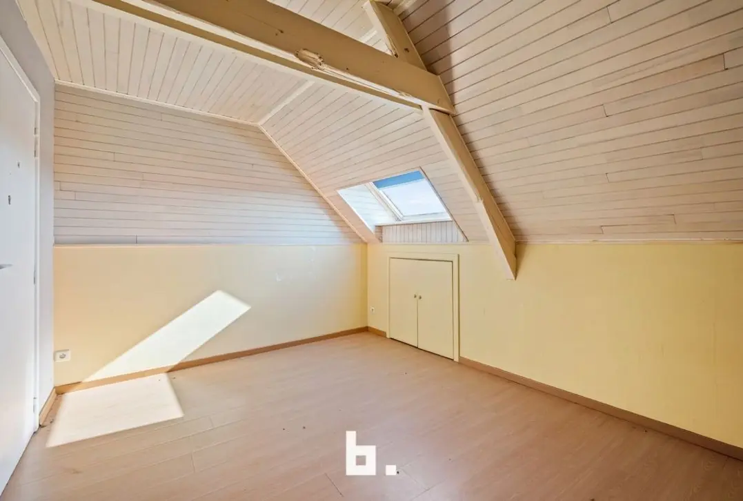 Karaktervolle eigendom met uitzonderlijk potentieel op toplocatie in Roeselare - Roeselare
