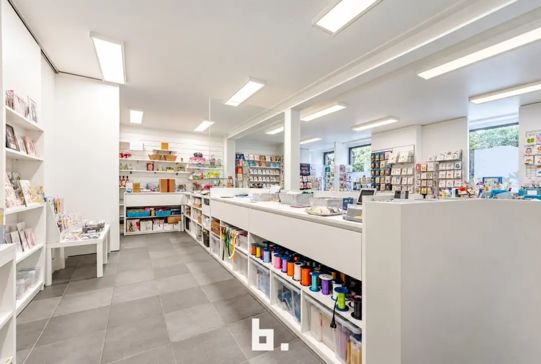 UNIEKE commerciele UITVALSBASIS OP TOPLIGGING met woonst  - Sint-Niklaas