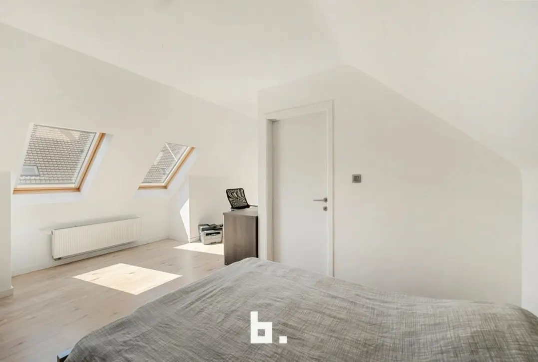 Instapklare én gerenoveerde woning op leuke locatie in Roeselare - Roeselare