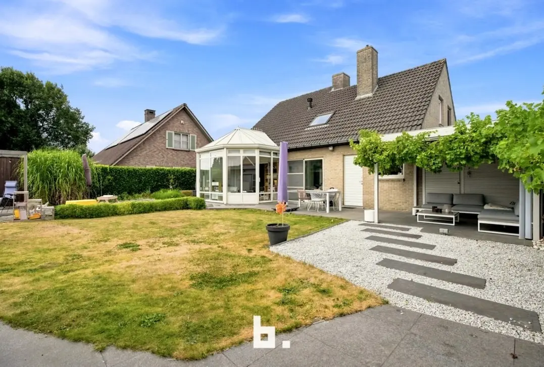 Instapklare open bebouwing met 3 slaapkamers, gezellige tuin en kindvriendelijke ligging - Roeselare