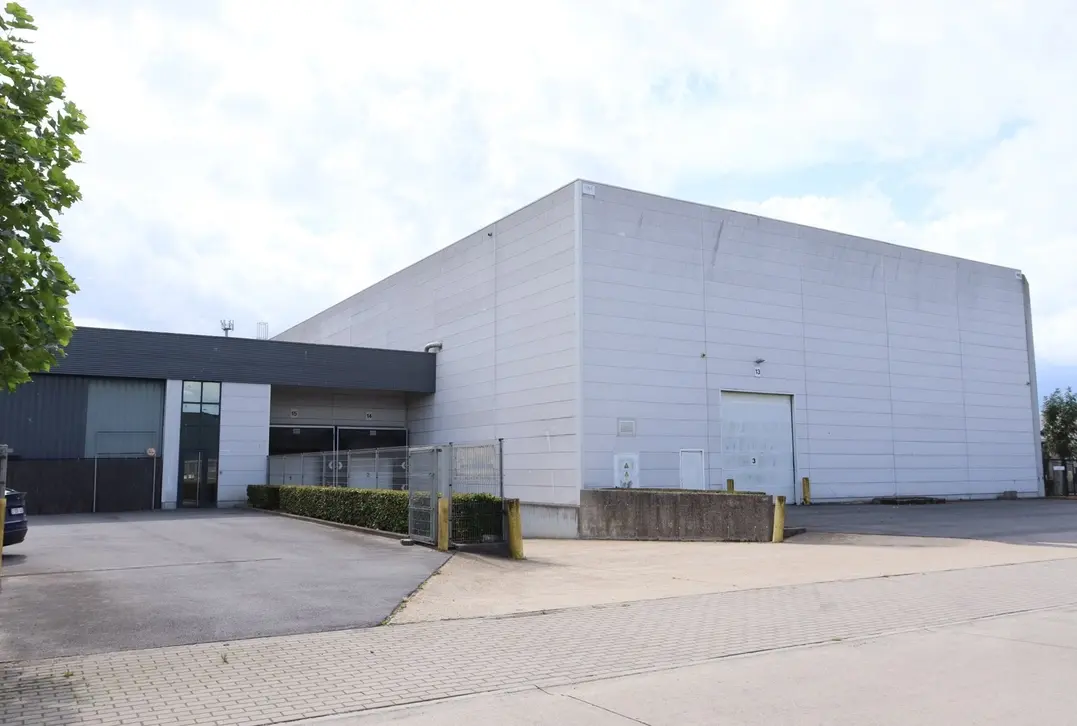 Logistiek magazijn te huur aan de A10 - Oostende