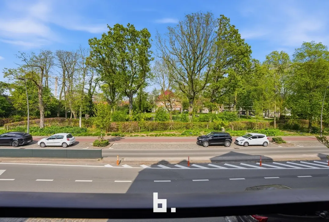 Lichtrijk appartement met twee terrassen en zicht op het Park van de Walle in Roeselare - Roeselare