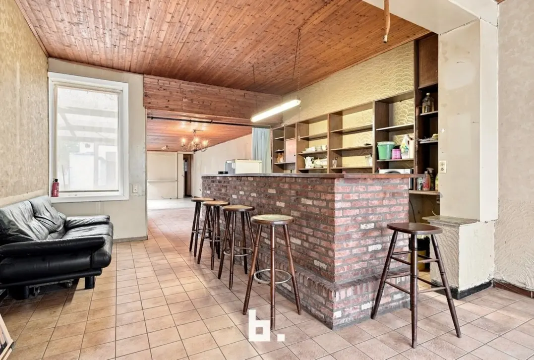 Te renoveren woning met veel potentieel in centrum Izegem - Izegem