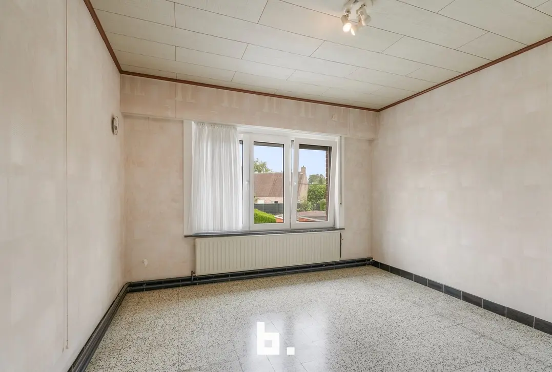Ruime woning met 3 slaapkamers, veranda, tuin en garage in het centrum - Roeselare
