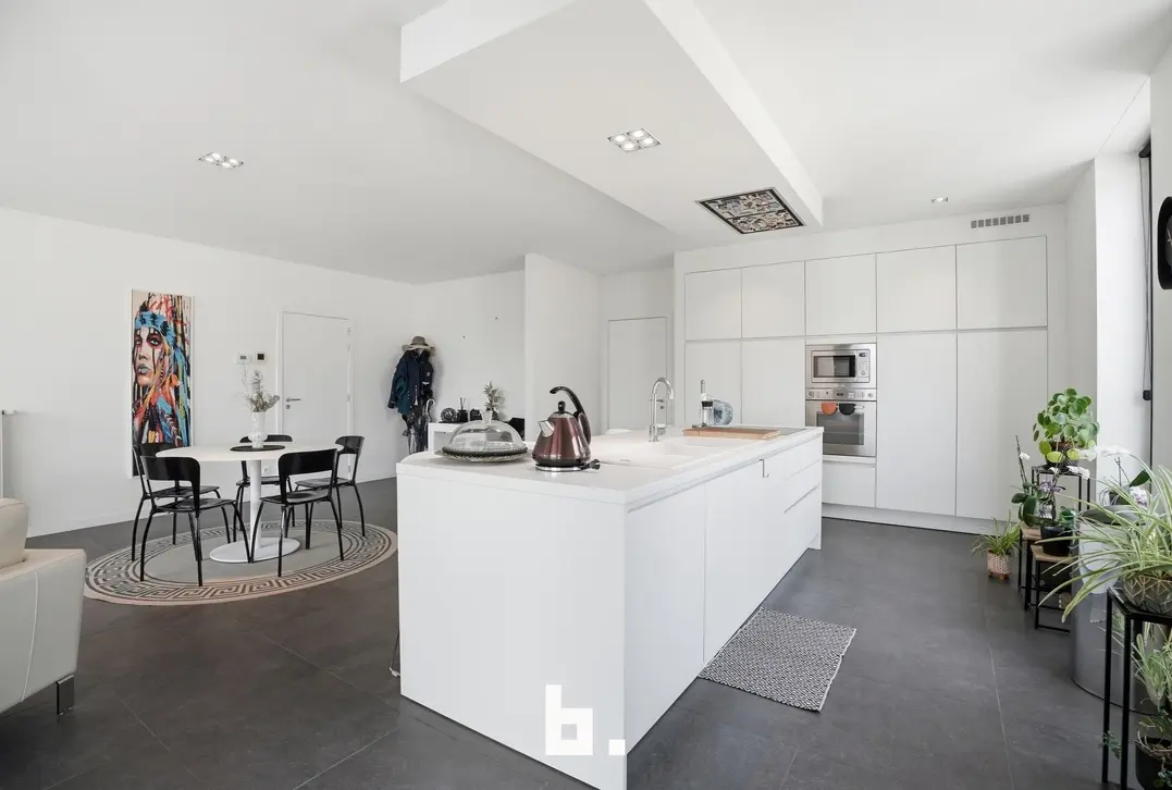 Uniek 3-slaapkamerappartement (133m²) met zonnig terras (15m²) op bijzonder centrale ligging - Kortrijk - €450.000