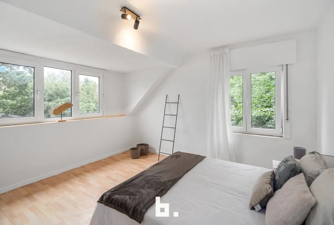 Ruime open bebouwing met 3 slaapkamers, garage en tuin in het gegeerde Meerbeke - Ninove