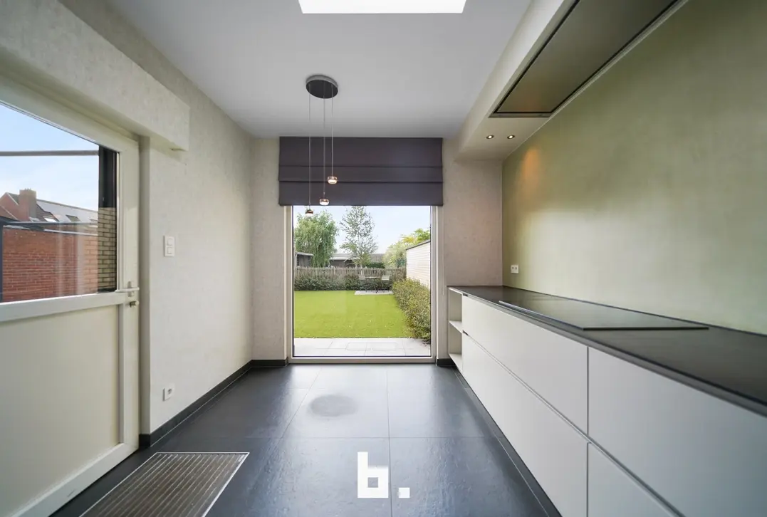 Halfopen woning met garage en tuin in Sint-Andries - Sint-Andries