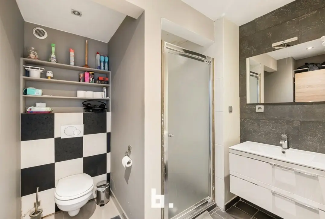 Instapklare én gerenoveerde woning op leuke locatie in Roeselare - Roeselare