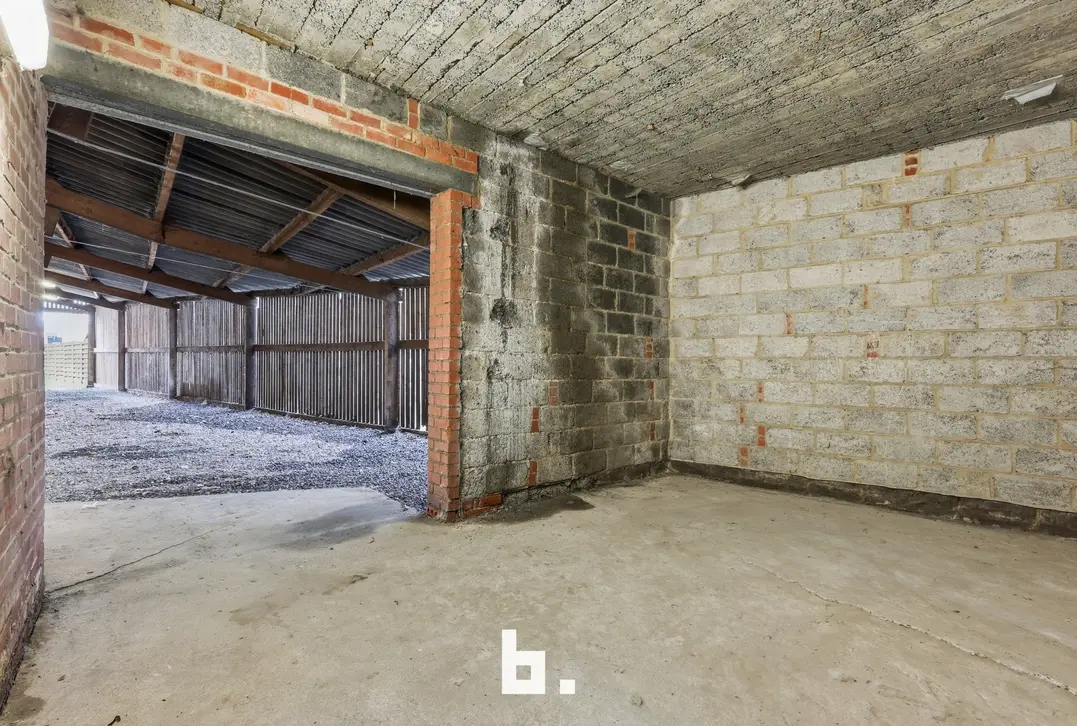 Loods van 450 m² en Woning te koop in Waregem - Waregem