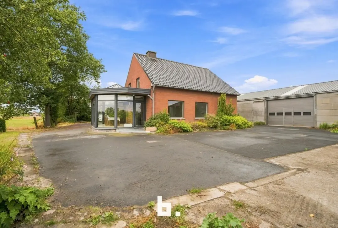 Unieke landelijke eigendom met loods op ruim 2,3 hectare - Kortemark