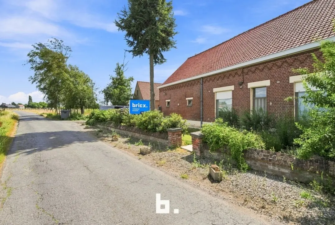 Prachtig gelegen hoeve met bijgebouwen op circa 1,85 hectare - Staden