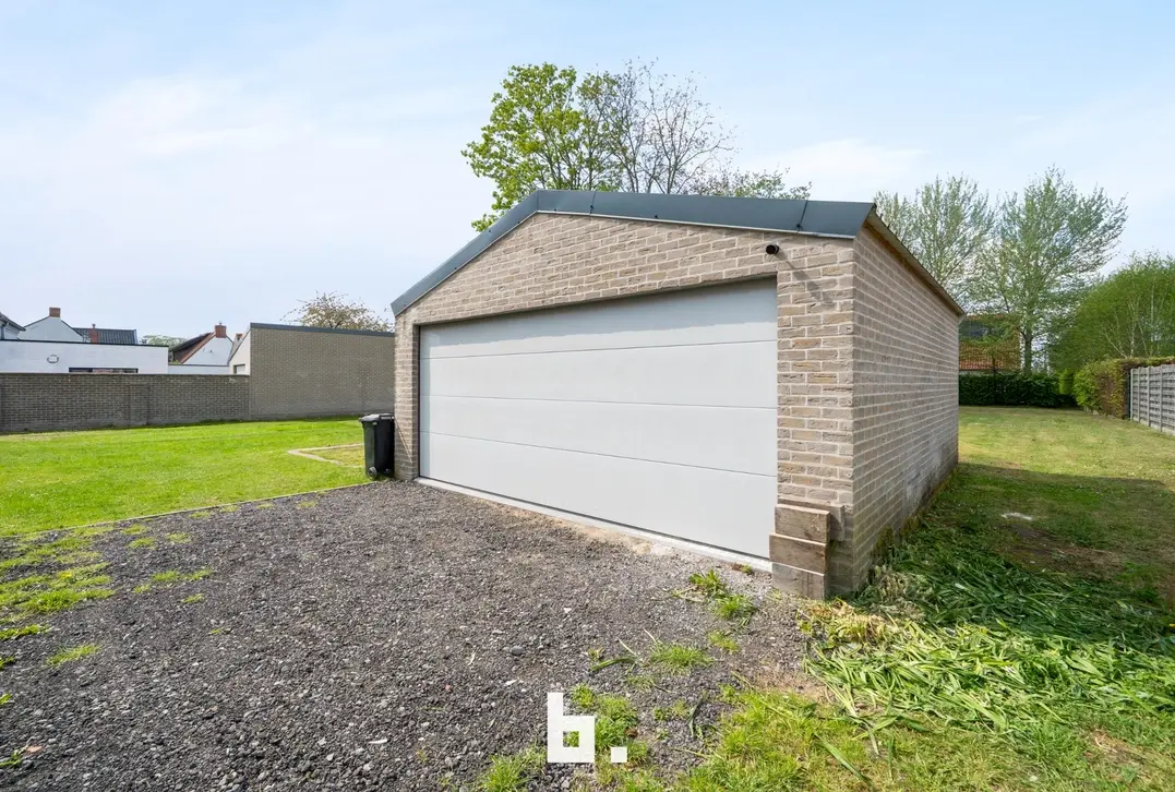Ruime woning met groote tuin en garage te Hertsberge - Oostkamp