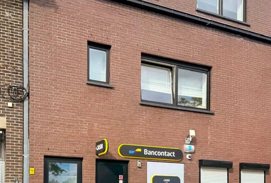 Verhuurde opbrengsteigendom met BATOPIN CASH-punt – Houthalen-Helchteren - Houthalen-Helchteren