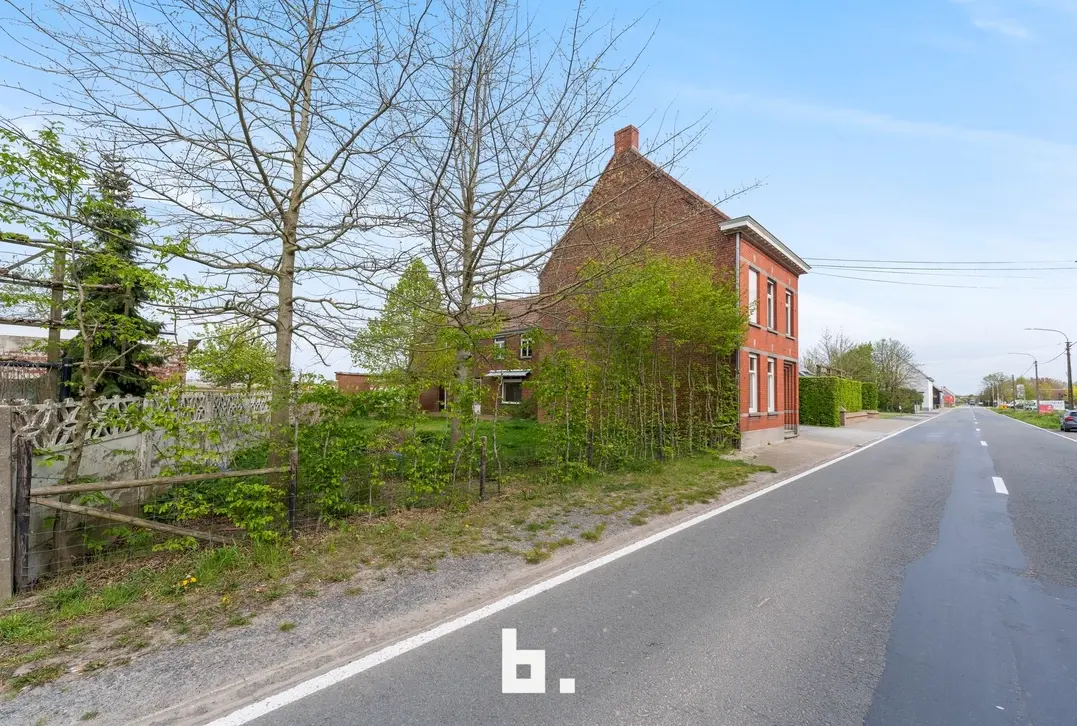 Karaktervolle renovatiewoning met ruime oprit in Kuurne - Kuurne