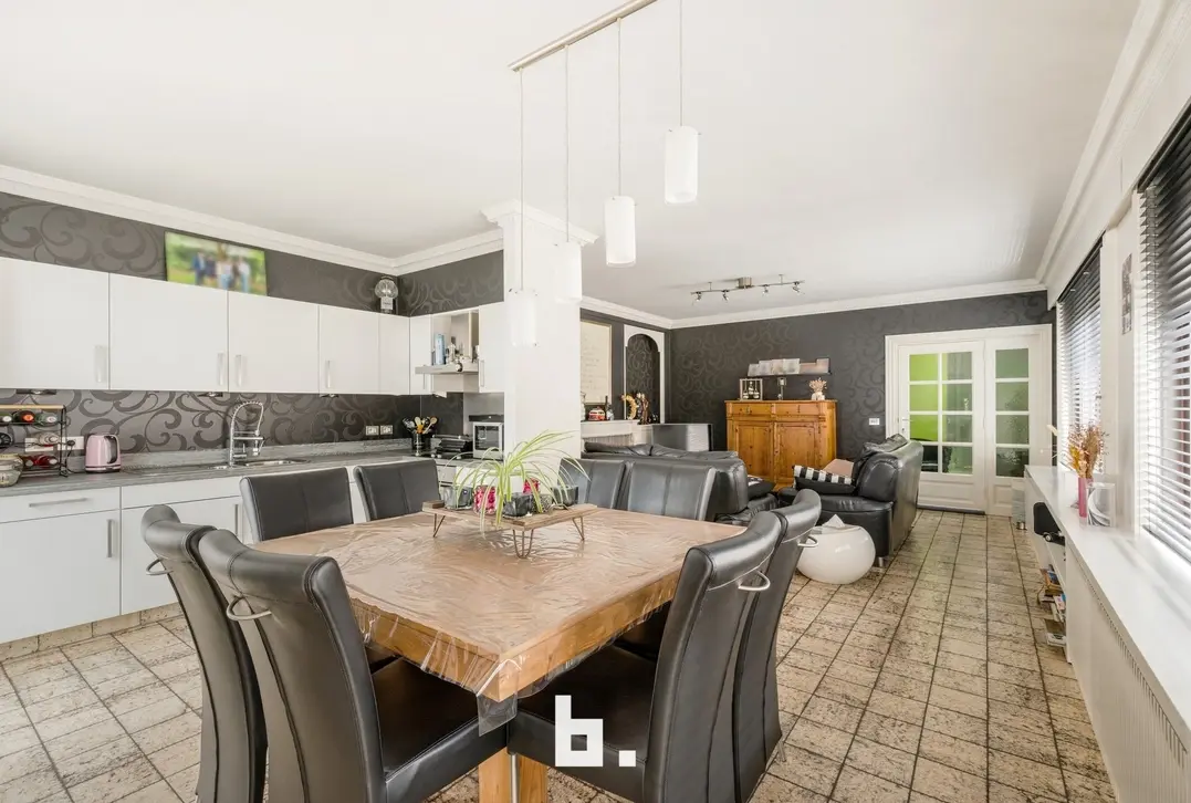 Handelshuis of investeringspand op fantastische ligging te Menen! - Menen - €315.000