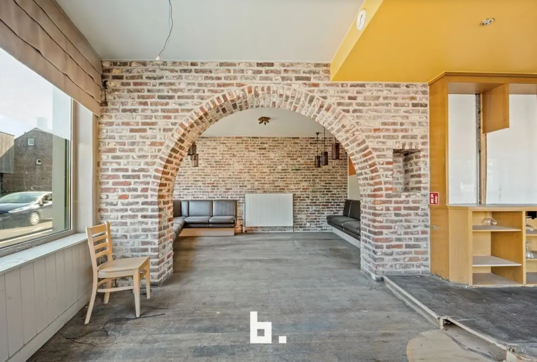 Karaktervolle eigendom met uitzonderlijk potentieel op toplocatie in Roeselare - Roeselare