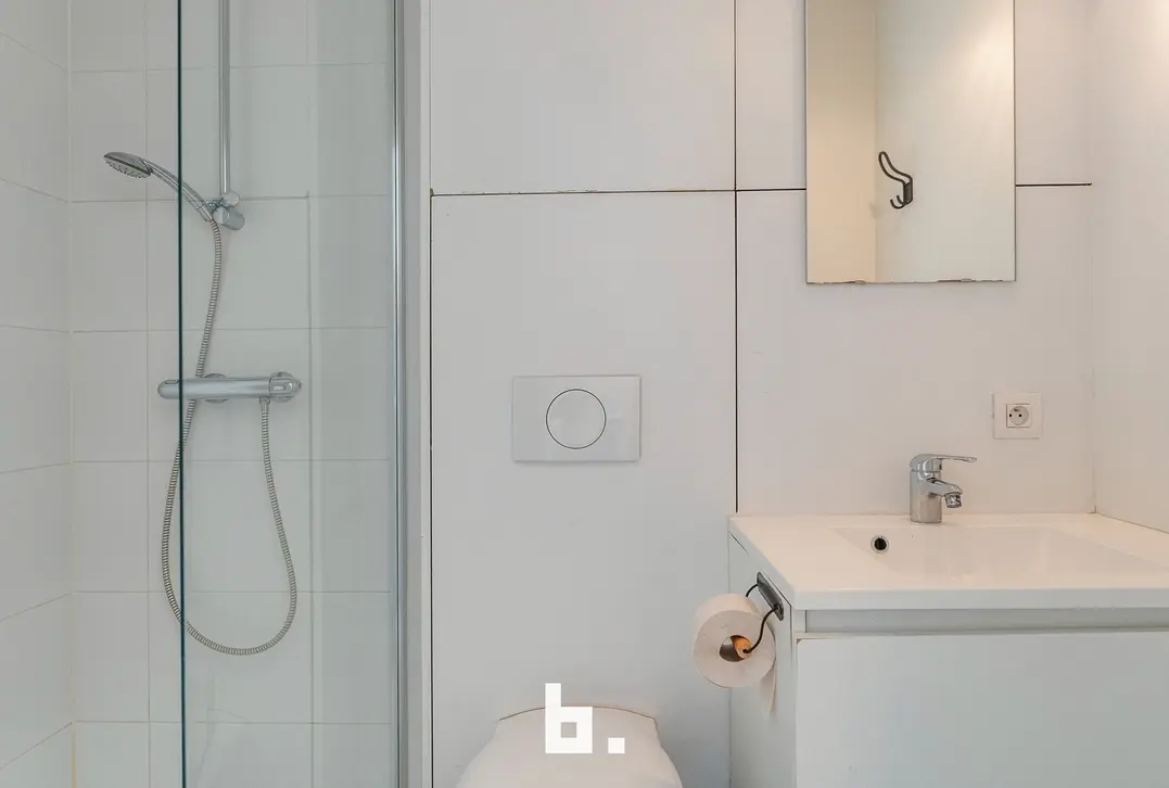 Interessante investering: 3 verhuurde studentenkamers met private badkamer op toplocatie in Kortrijk! - Kortrijk