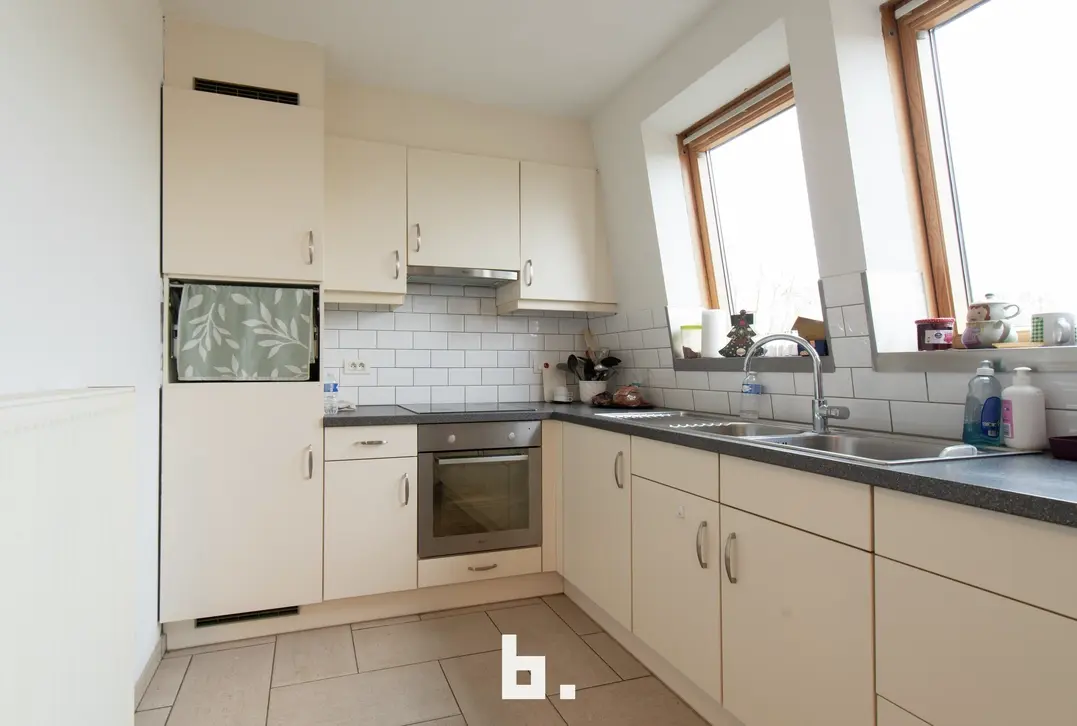Stabiel verhuurd appartement met 5% rendement op topligging te centrum Menen - Menen