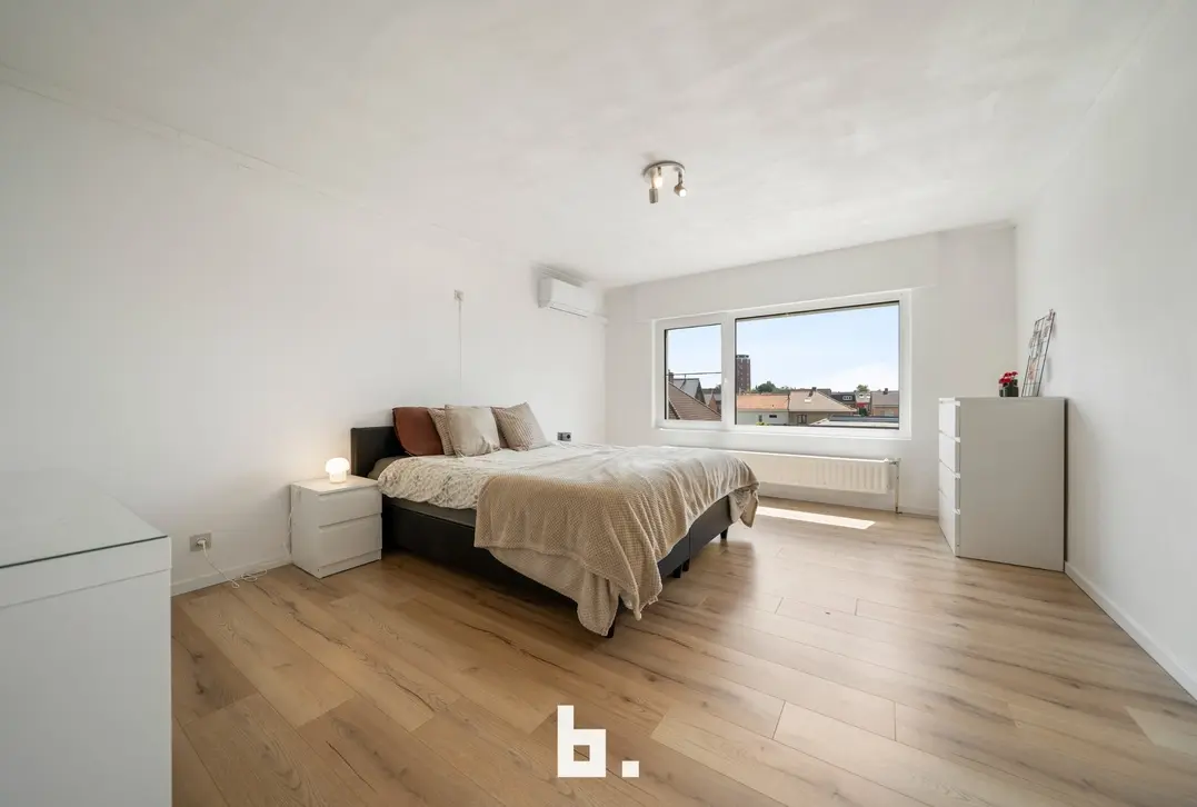 Instapklare woning met ruime loods - Sint-Kruis