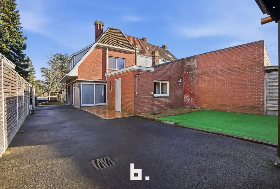 Charmante halfopen woning met tuin en carport in rustige straat-0 Kortrijk-€235.000