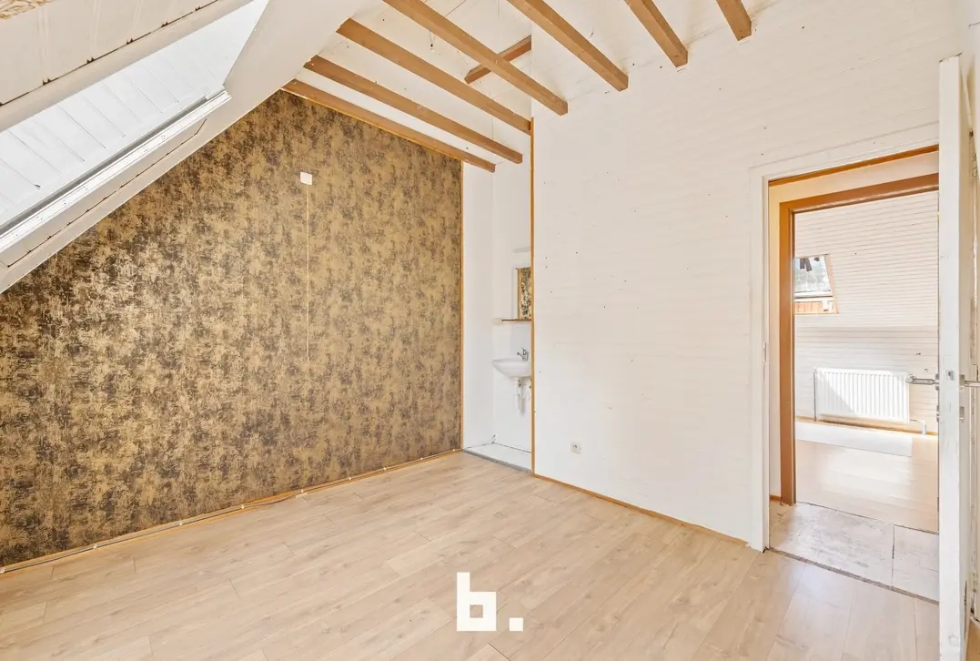 Woning met zeer veel potentieel te Kortrijk! - Kortrijk