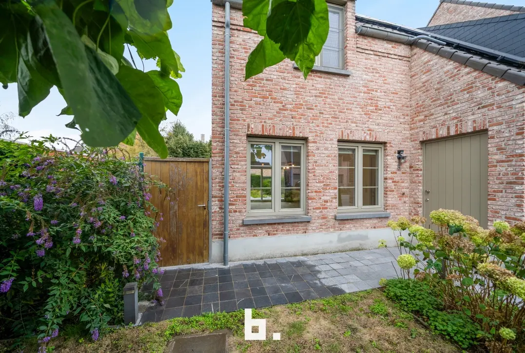 Instapkare halfopen bebouwing met 4 slaapkamers en garage op zeer gegeerde ligging! - Sint-Andries