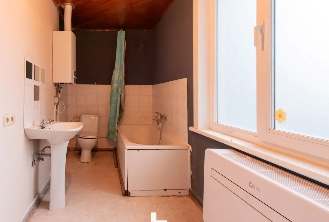 Betaalbare gezinswoning met 4 slaapkamers, vernieuwd dak en gunstig EPC C! - Wervik