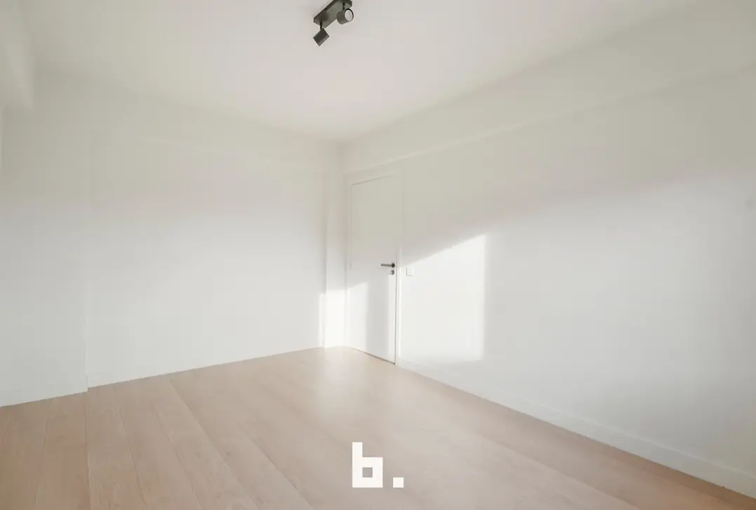 Lichtrijk en ruim appartement met 2 terrassen en garage nabij het centrum - Kortrijk