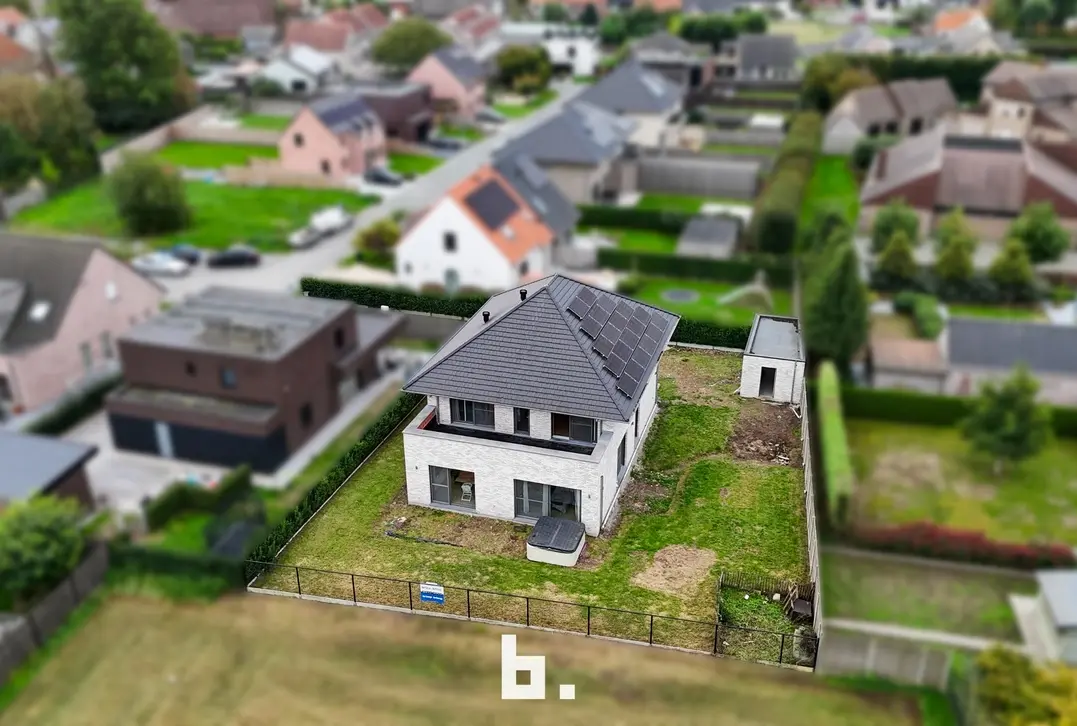Prachtige nieuwbouwvilla met 4 ruime slaapkamers, inpandige garage en tuin - Zwevezele