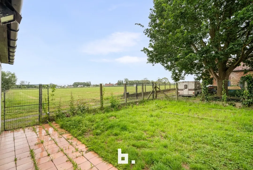 Ruime open bebouwing met 3 slaapkamers, garage en tuin in het gegeerde Meerbeke - Ninove