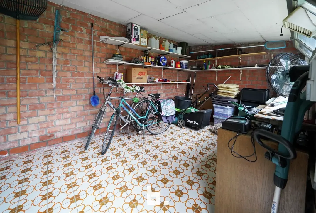 Gelijkvloerse woning met garage, 2 slaapkamers en ruime tuin - Veldegem