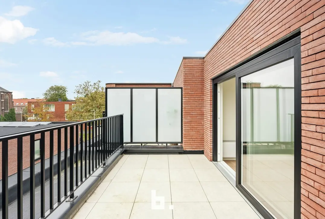 Volksplein 18B, 8500 Kortrijk - €444.852,64 - Instapklare nieuwbouwwoning met 5 slaapkamers, tuin, dakterras en garagebox in hartje Kortrijk!